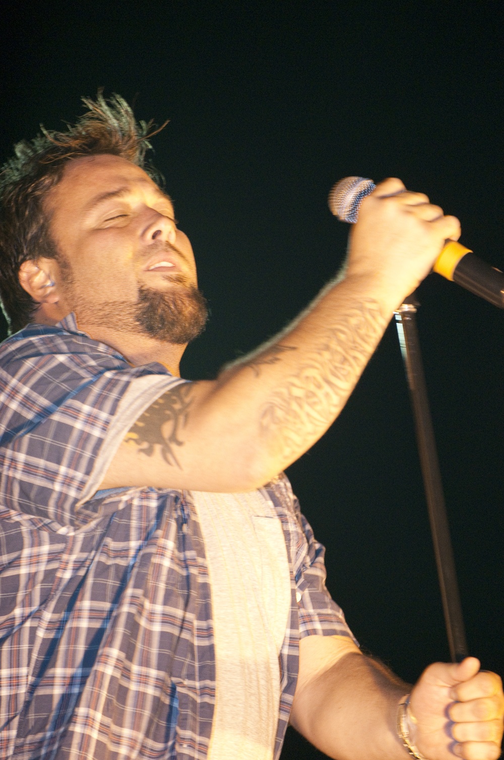 Uncle Kracker entertains troops at Camp Striker
