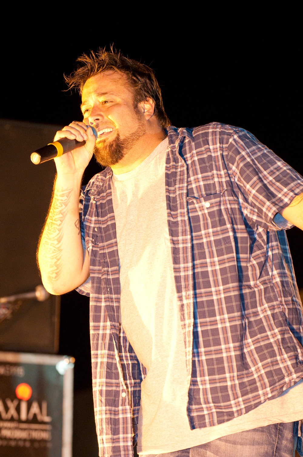Uncle Kracker entertains troops at Camp Striker