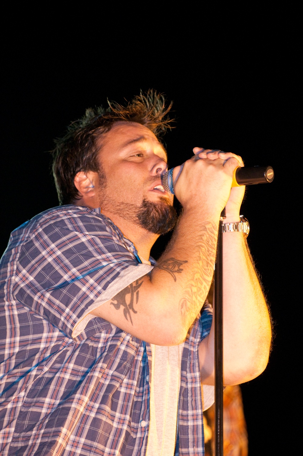 Uncle Kracker entertains troops at Camp Striker