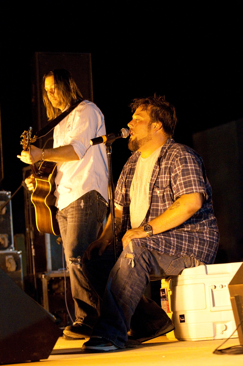 Uncle Kracker entertains troops at Camp Striker