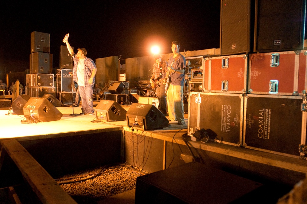 Uncle Kracker entertains troops at Camp Striker