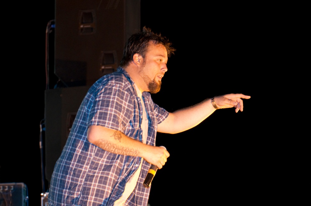 Uncle Kracker entertains troops at Camp Striker