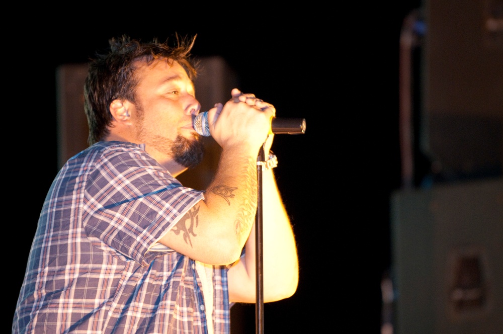Uncle Kracker entertains troops at Camp Striker