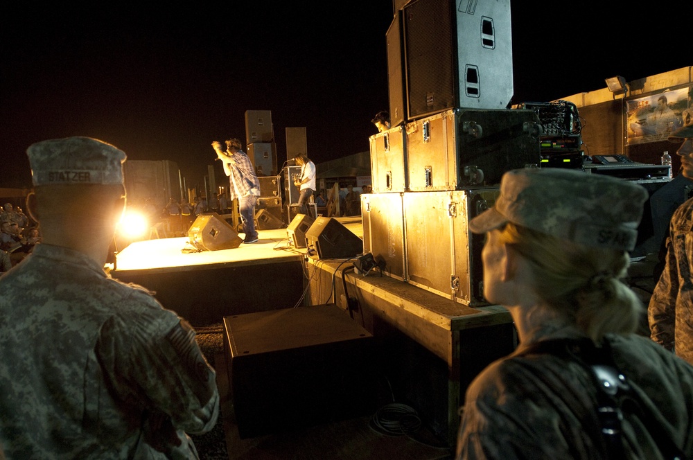 Uncle Kracker entertains troops at Camp Striker