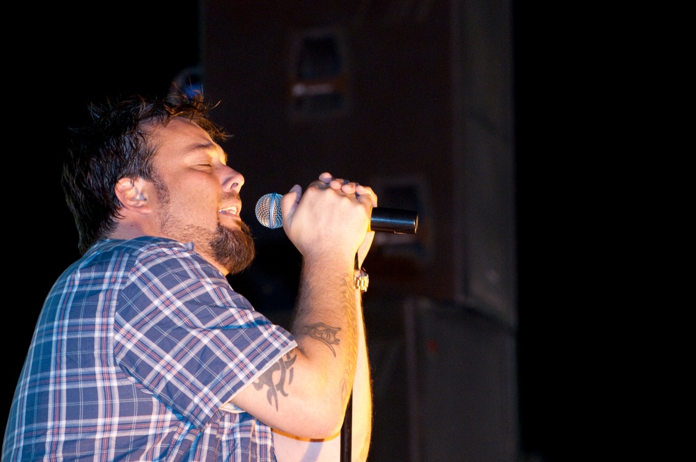 Uncle Kracker entertains troops at Camp Striker