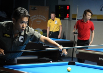 Top-ranked pool players visit troops in Qatar
