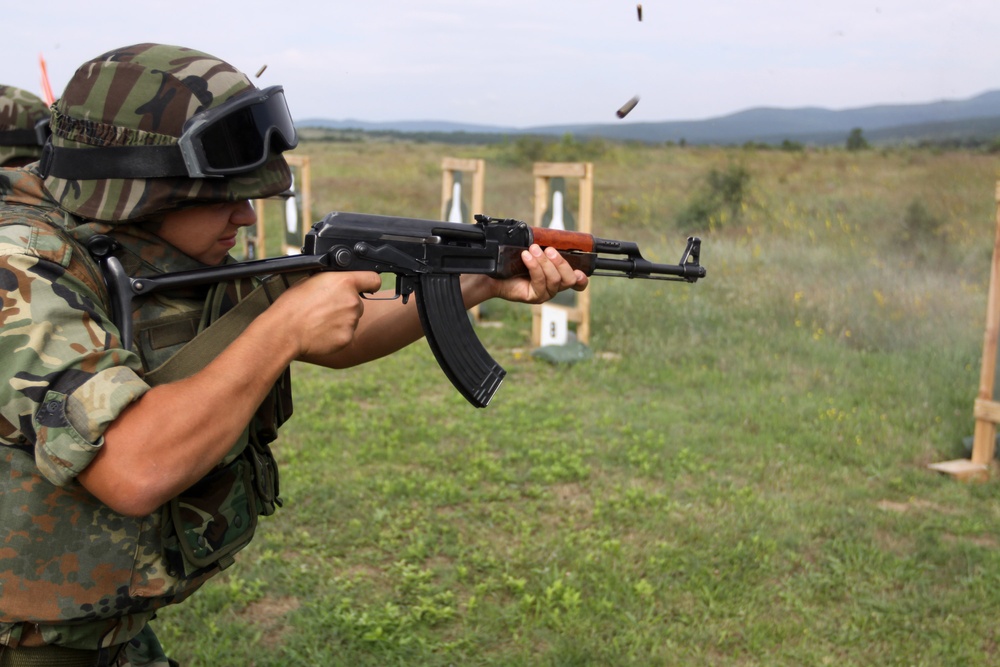 U.S. Marines, Bulgarian soldiers strengthen bonds through training