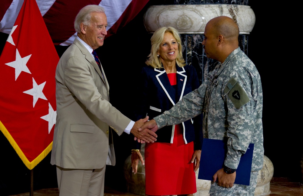 Naturalization Ceremony July 4 in Al Faw Palace at Camp Victory