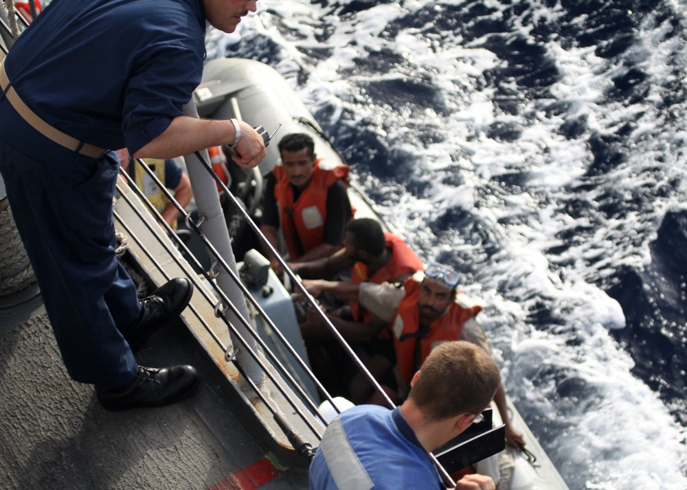 USS Elrod Rescues Stranded Mariners Of Sunken Ship