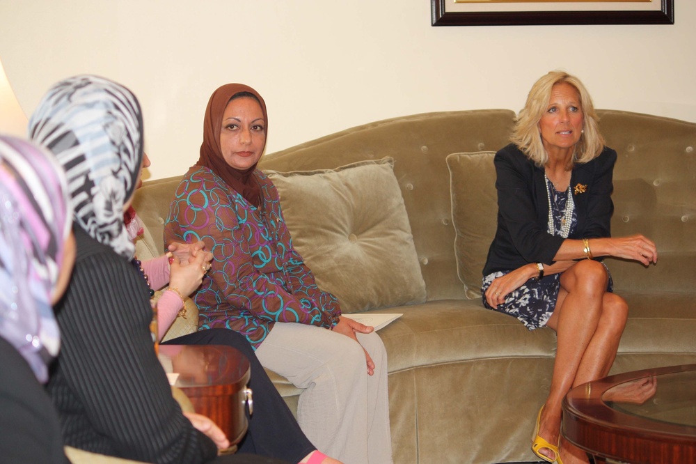 Dr. Biden Hears From Guard Troops, Iraqi Teachers