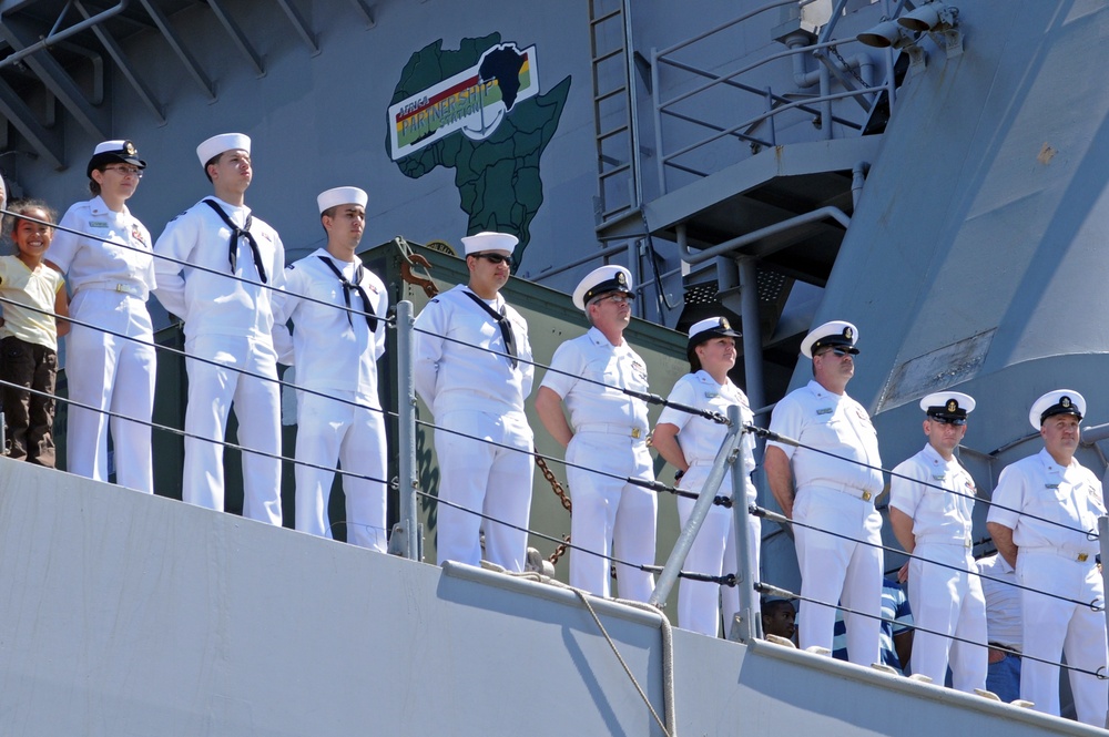 USS Gunston Hall arrives in Norfolk