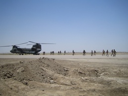 Iraqi army commandos assault by air,  expand capabilities