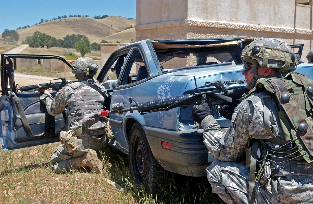 CSTX Soldiers Stay Alert to Stay Alive
