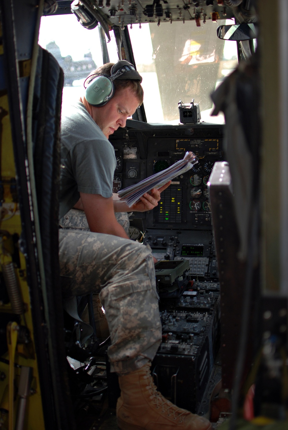 Chinook crews take on Iraq's heavy work