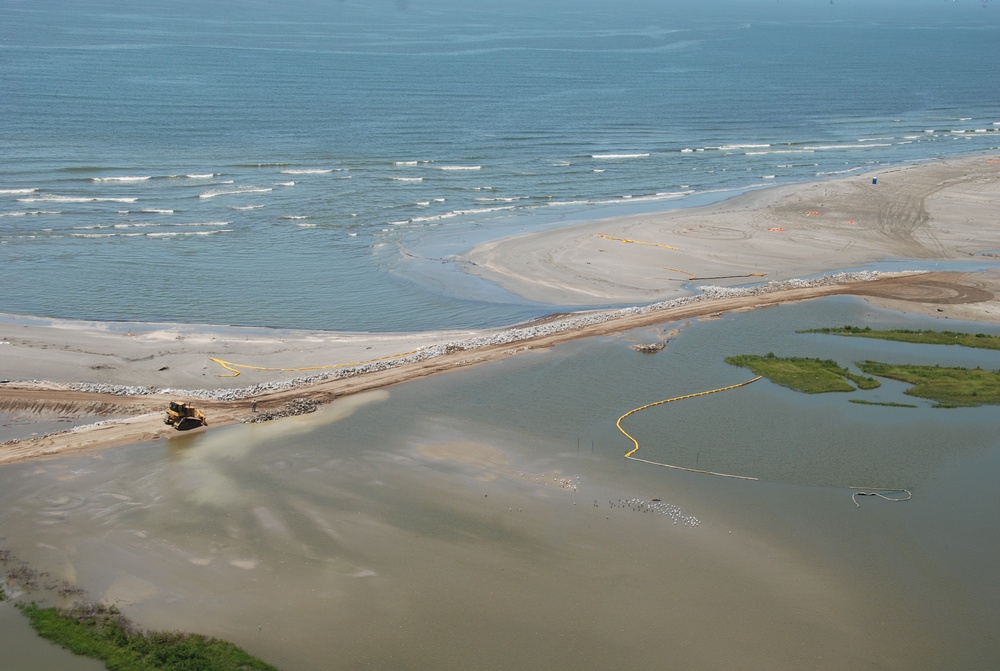 Louisiana Guardsmen reinforce oil protection structures near Grand Isle and Port Fourchon
