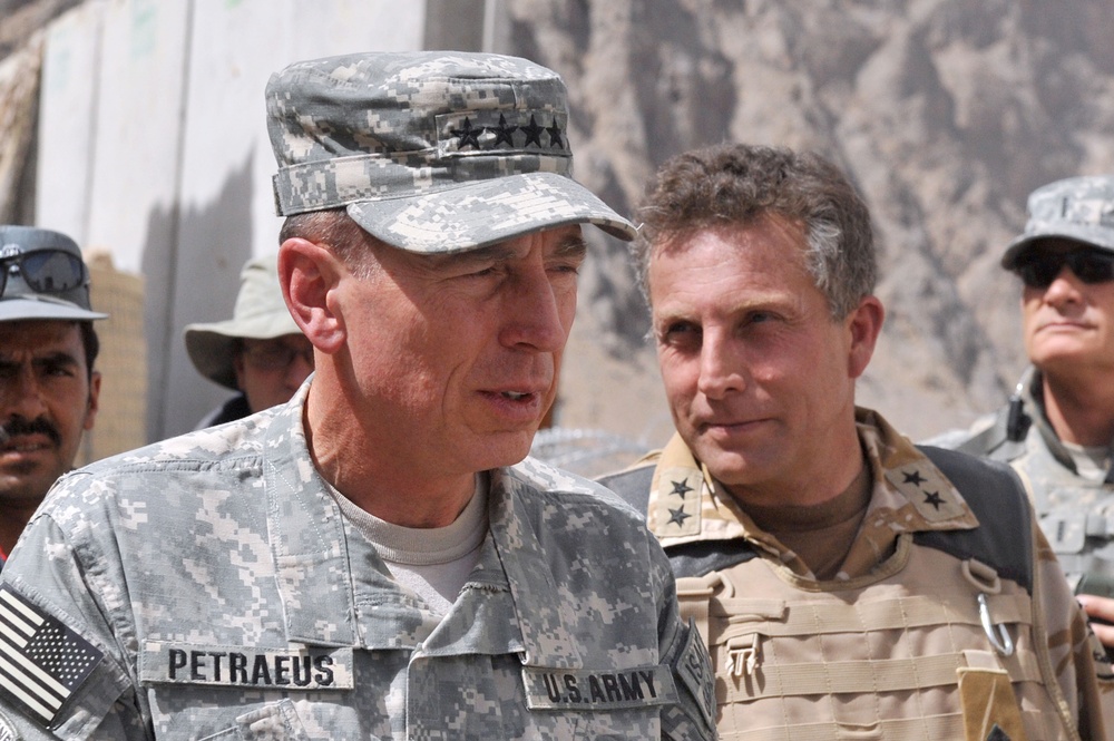 Gen. Petraeus Visits Troops in Kandahar