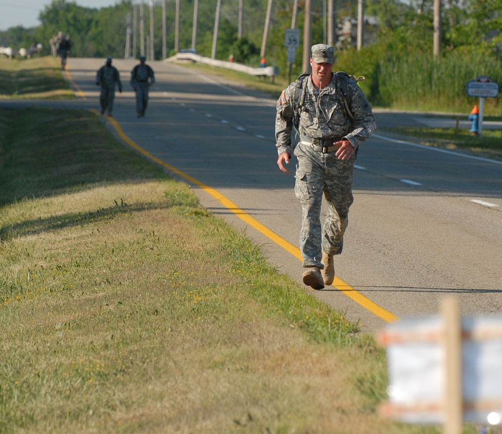 DVIDS - Images - Soldier runs 100 miles for wounded warriors
