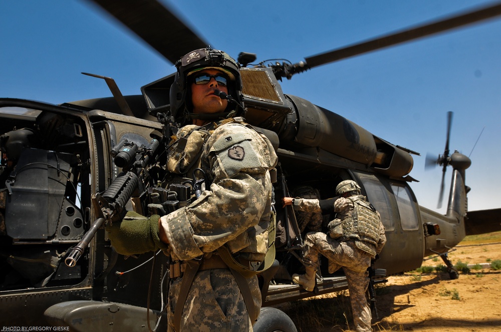2-25th CAB Crew Chiefs Provide 'eyes and Ears' for Aircraft