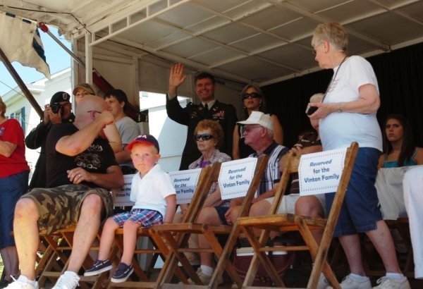 Canonsburg parades local Soldiers, military vehicles