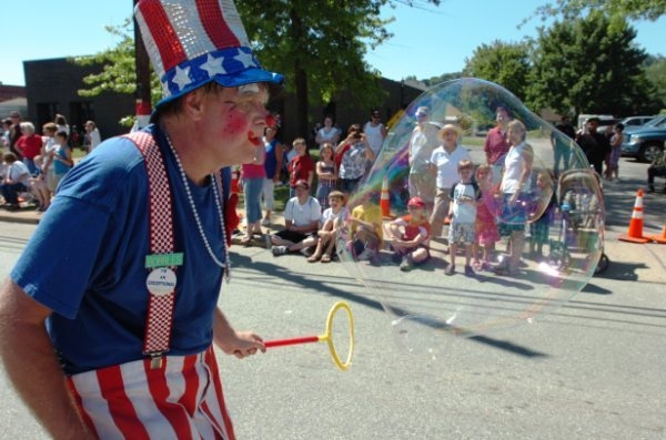 Canonsburg parades local Soldiers, military vehicles