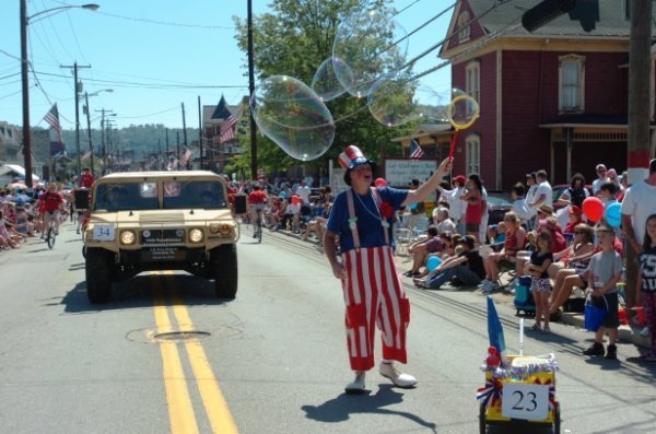 Canonsburg parades local Soldiers, military vehicles