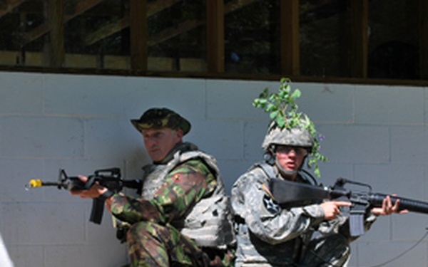 North Dakota, United Kingdom Soldiers Participate in Military Exchange