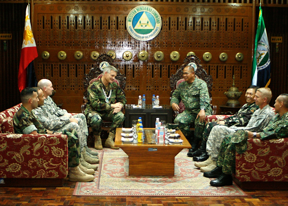 American, Filipino commanders meet