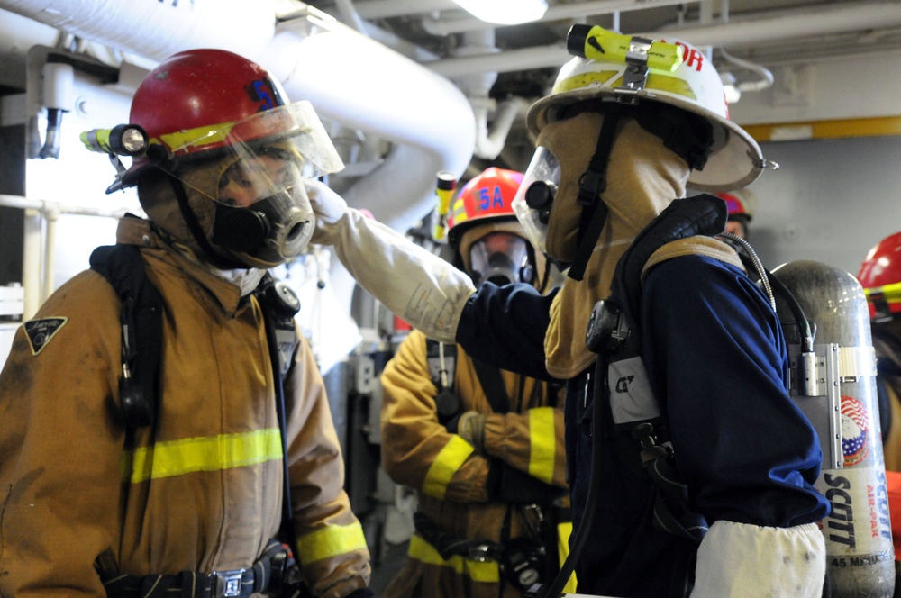 DVIDS - Images - USS Wasp sailors conduct fire drill [Image 2 of 2]