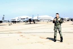 Marine Crosses Into the Blue, Pilots F-22