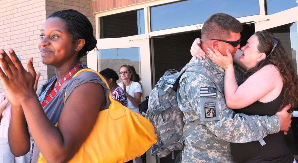 Texas Army National Guard Spouses Welcome Unit Home In Fort Bliss
