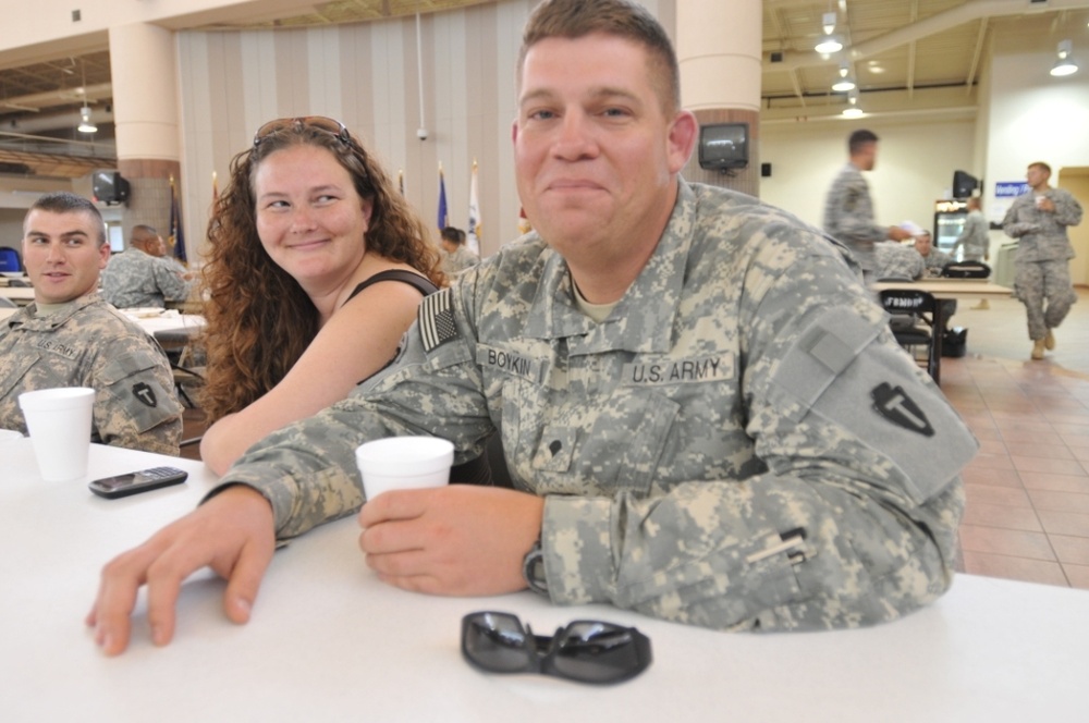 Texas Army National Guard Spouses Welcome Unit Home In Fort Bliss