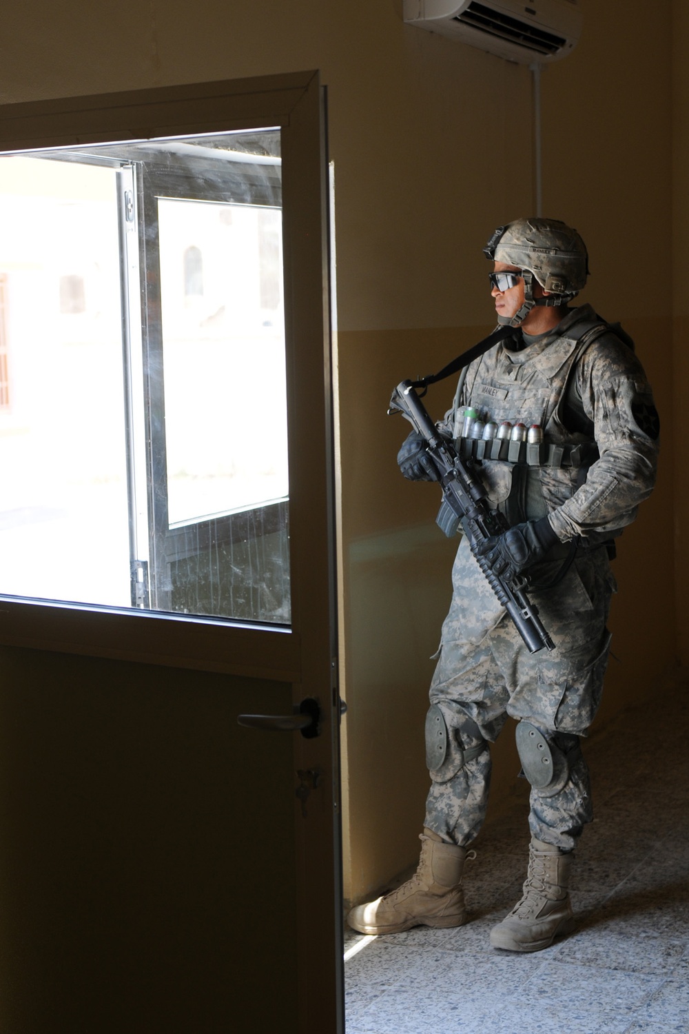US, Iraqi soldiers open renovated Abu Ghraib school