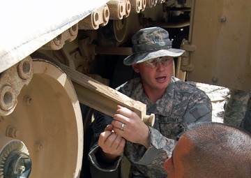 US forces, Iraqi army talk tanks