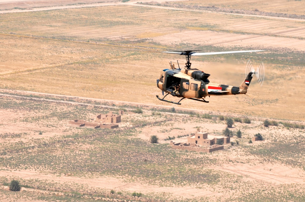 U.S. Army Aviators Fly Joint Mission With Iraqi Partners