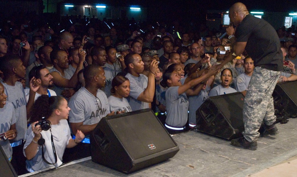 Ja Rule Performs for Service Members in Iraq