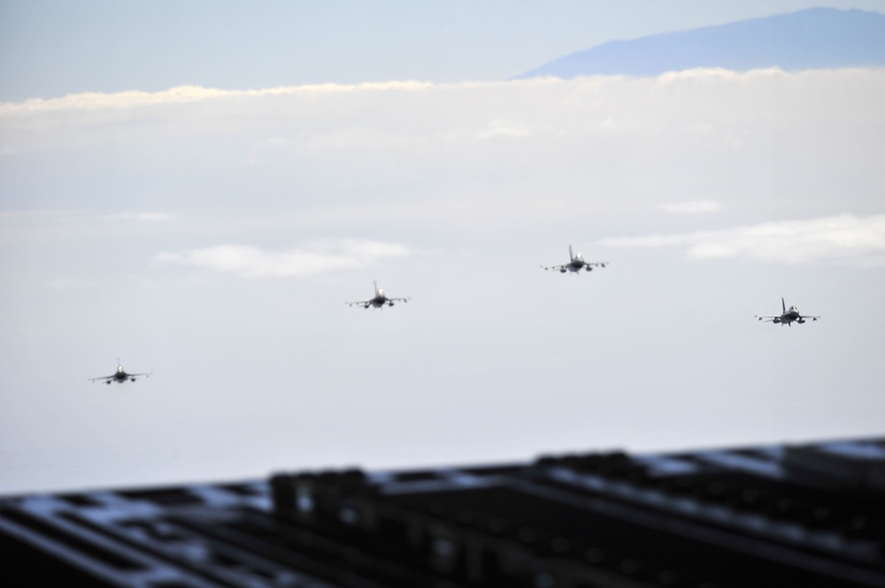 C-17 Globemaster Impresses Social Media