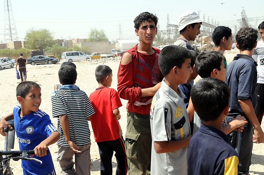 Artillerymen, policemen find thankful crowd during aid mission