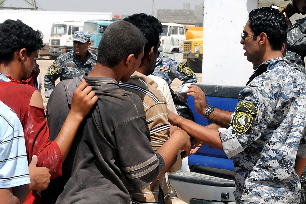 Artillerymen, policemen find thankful crowd during aid mission