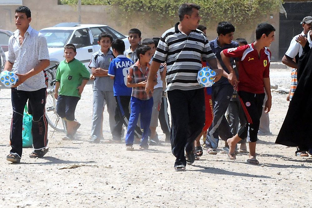 Artillerymen, policemen find thankful crowd during aid mission