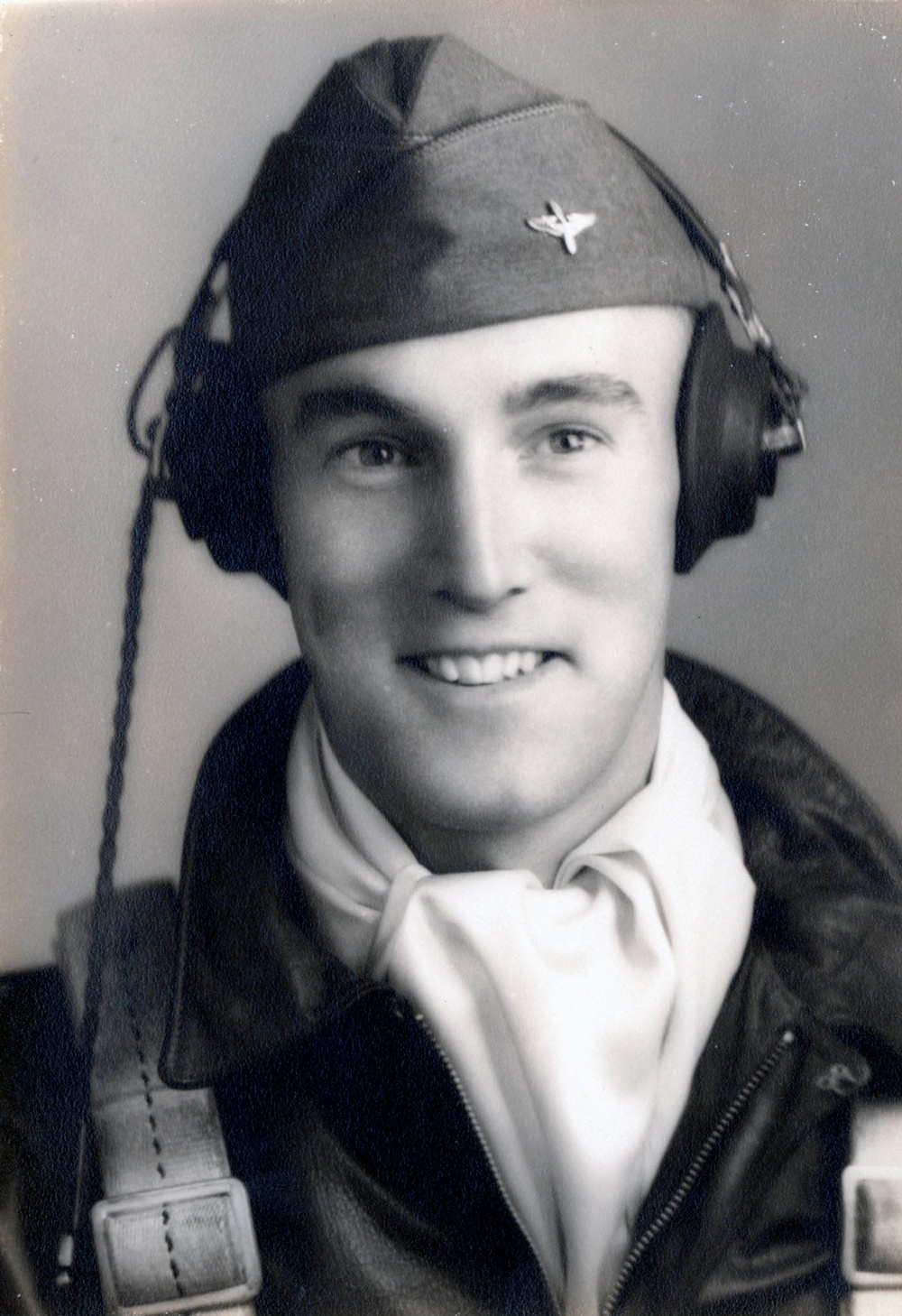 World War II veteran receives Distinguished Flying Cross in Pentagon ceremony