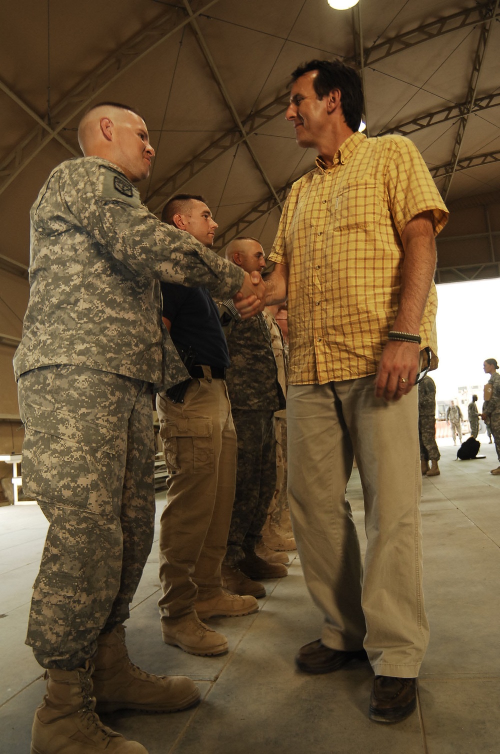 Governors meet service members, tour Third Army