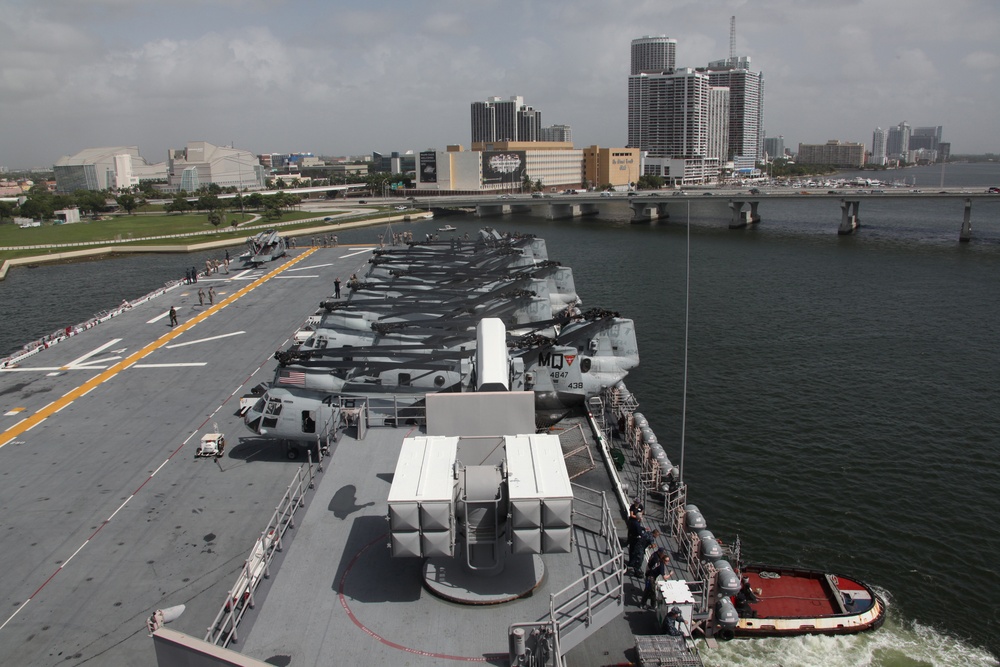 USS Iwo Jima Marines, Sailors make splash in Miami