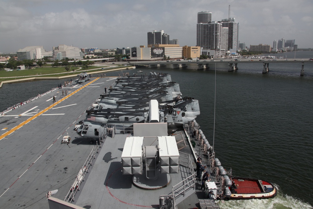 DVIDS - Images - USS Iwo Jima hosts reception, receives key to Miami ...