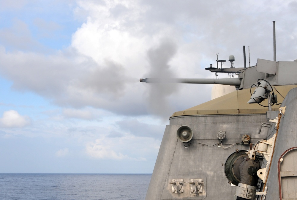 USS Freedom conducts training