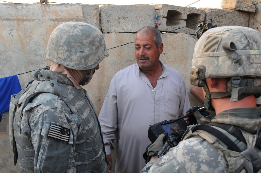 Joint Iraqi police-U.S. Army patrol