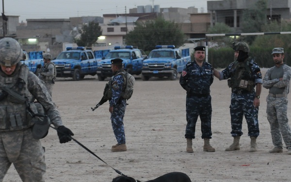 Joint Iraqi police-U.S. Army patrol