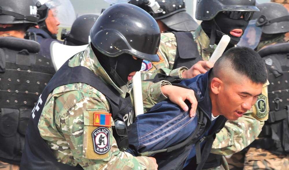 Mongolian Armed, Internal Forces Learn Riot Control