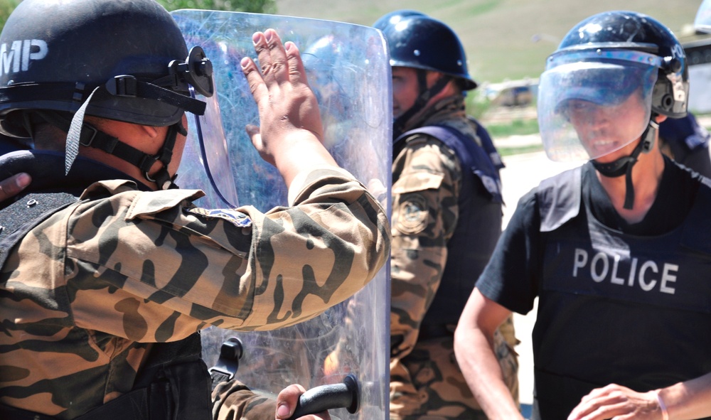 Mongolian Armed, Internal Forces Learn Riot Control