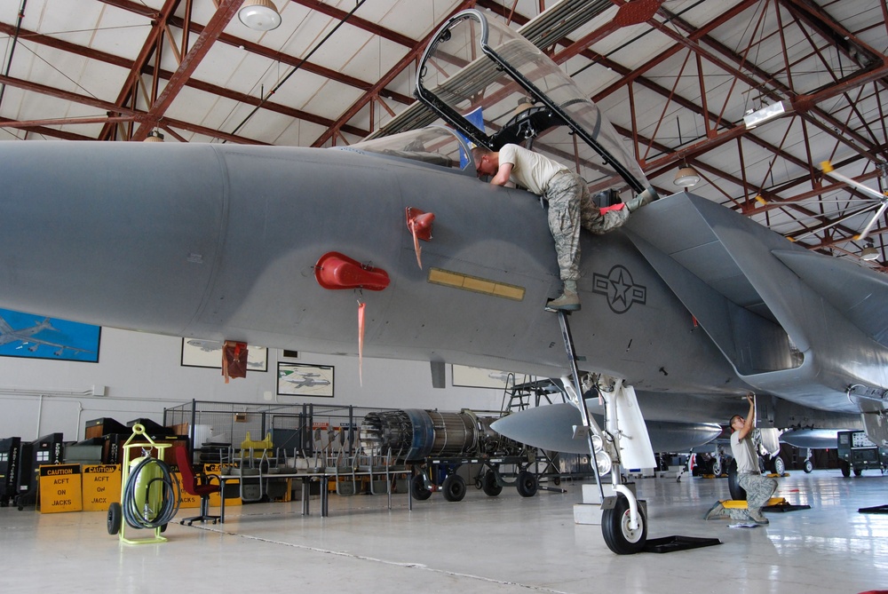 Newer F-15s Enhance Maintenance Training