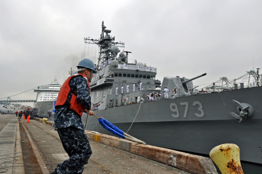 Republic of Korea destroyer arrives in Los Angeles